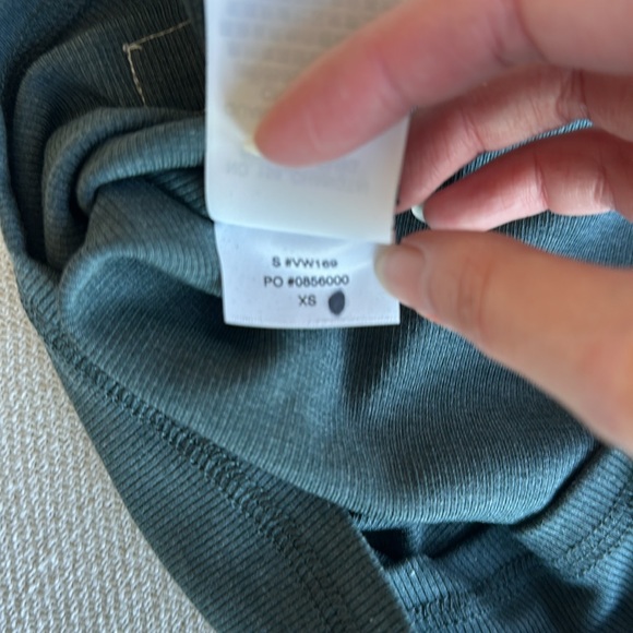 Vuori Pose Fitted Tee - Stone Heather size XS - Picture 7 of 8